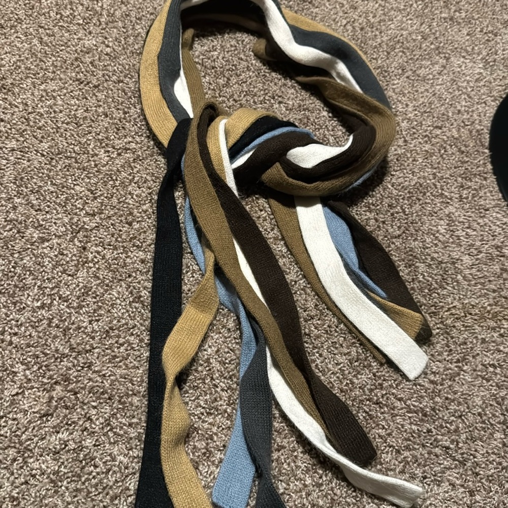 Unique Kenneth Cole REACTION multi-color fringe scarf - EUC!